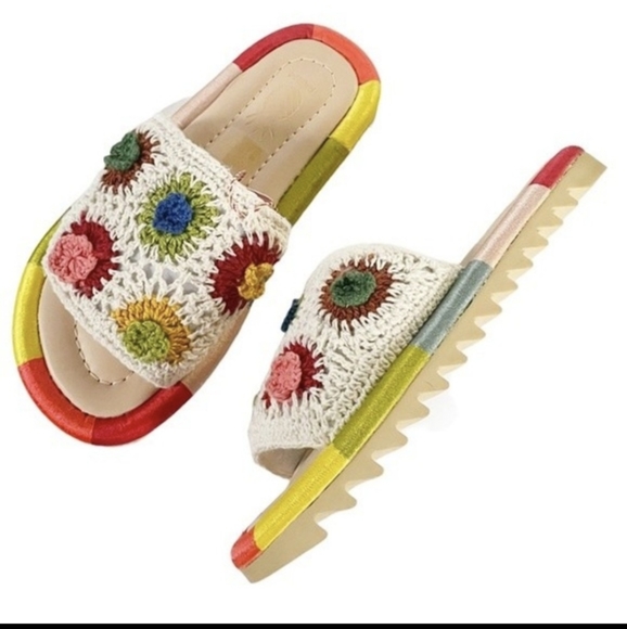 💚🌈🌸Farm Rio Crochet Slides - Picture 4 of 16